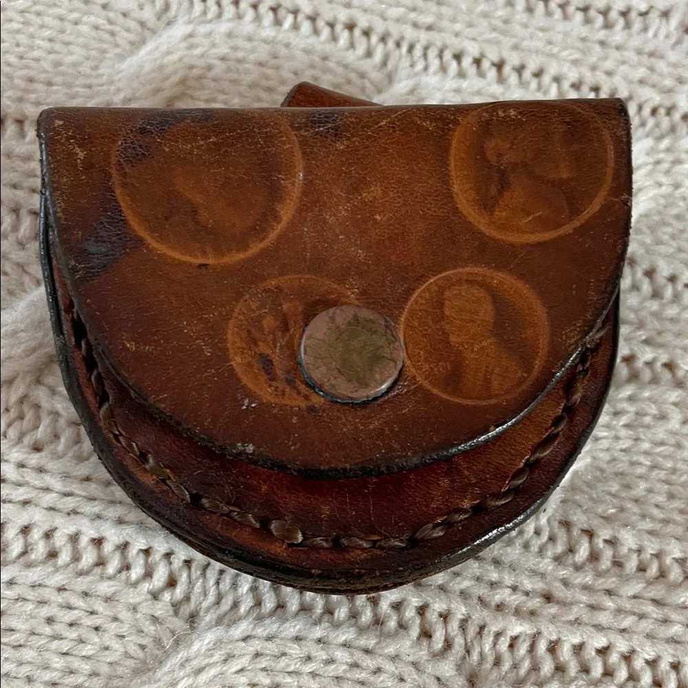 Vtg Lincoln penny embossed leather snap coin purse with loop to attach to belt.